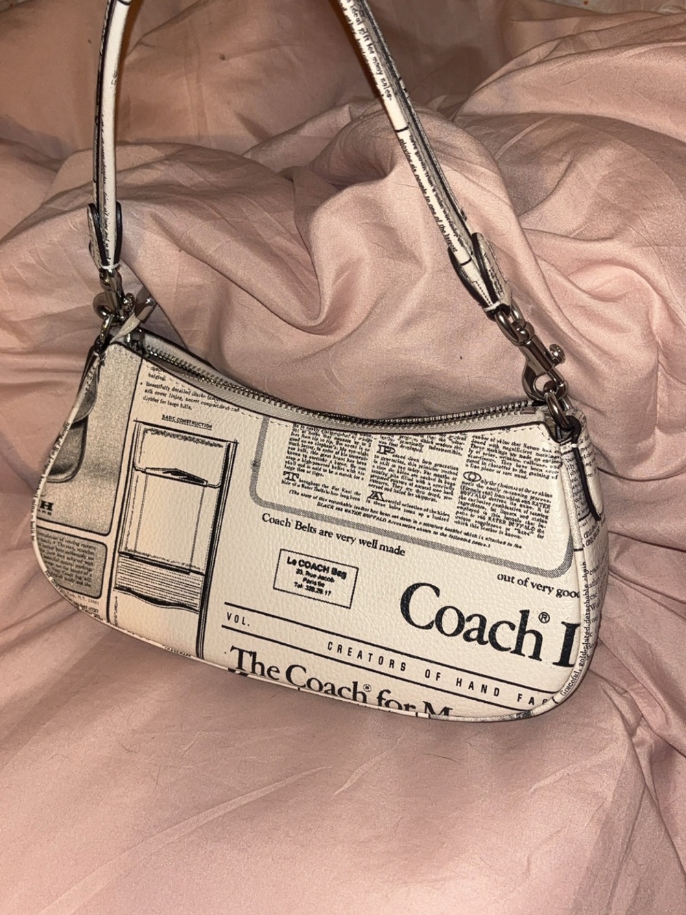 COACH Ashton newspaper print! - Picture 2 of 4